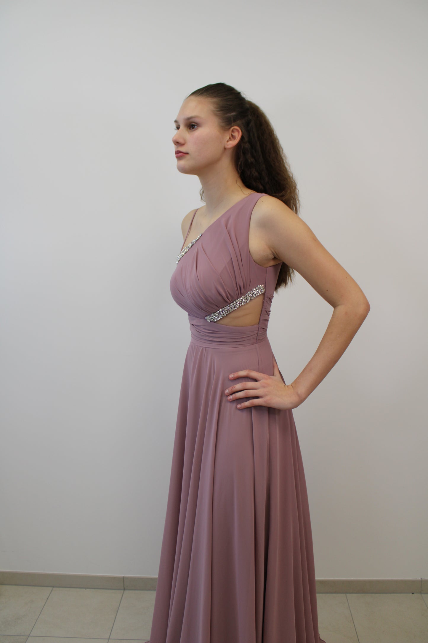 Kleid mit One-Shoulder und Cutout‘s