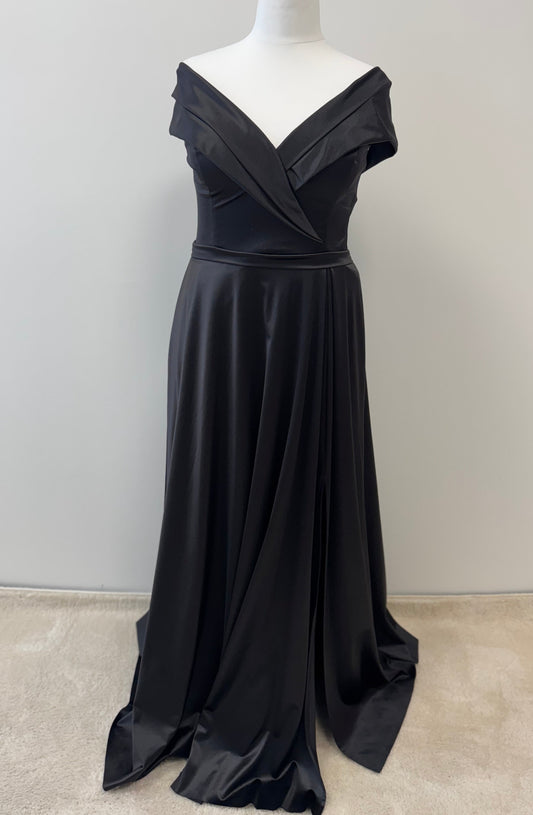 Elegantes Off-Shoulder-Abendkleid mit fließendem Rock und Beinschlitz
