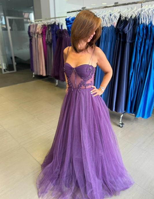 Verführerisches Abendkleid mit transparenter Corsage und Tüllrock