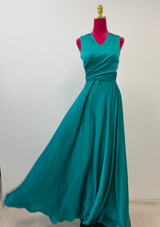 Leichtes, einlagiges Wickelkleid mit fließendem Maxirock