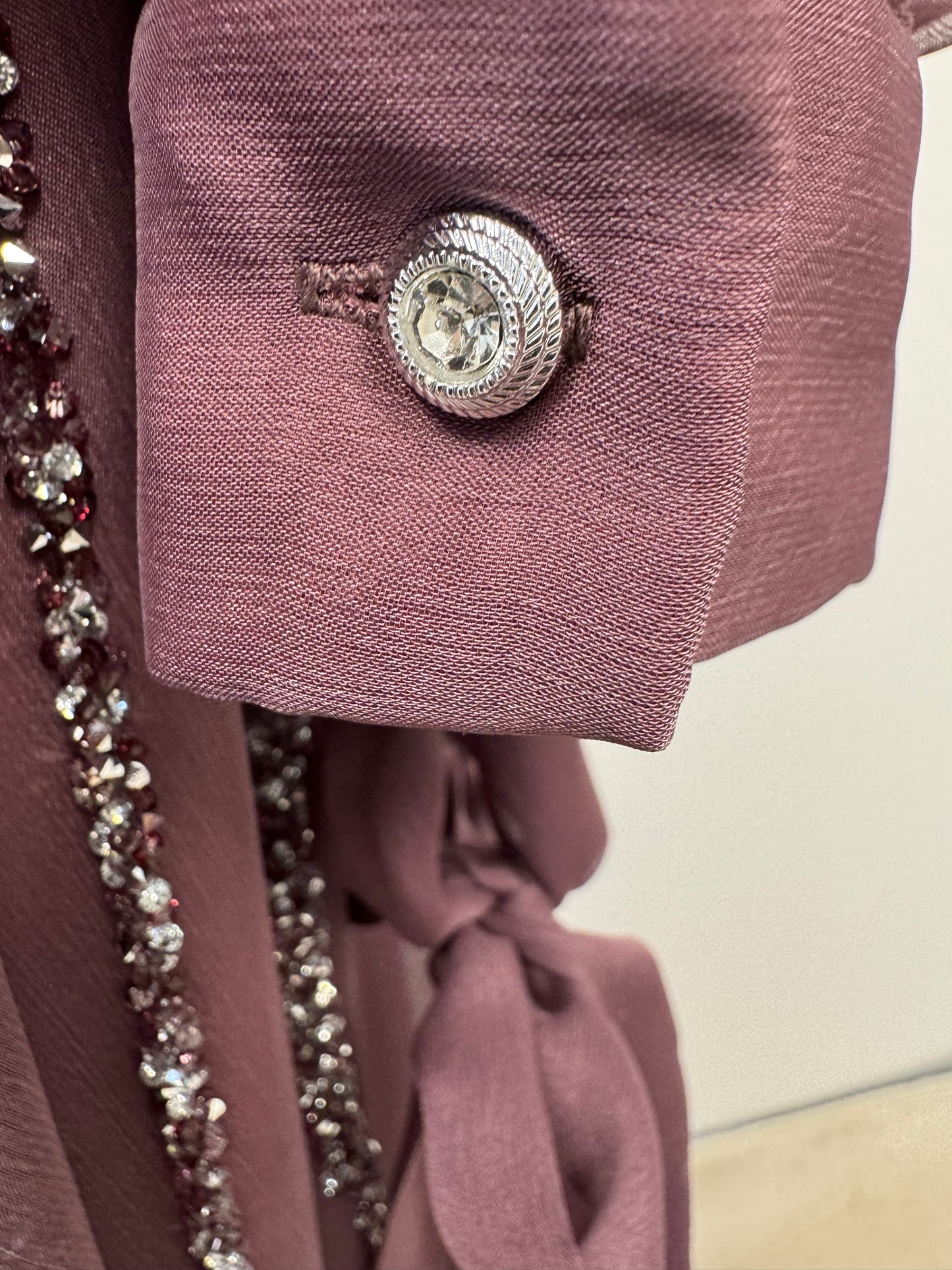 Elegantes Hijabi-Abendkleid mit funkelnden Details