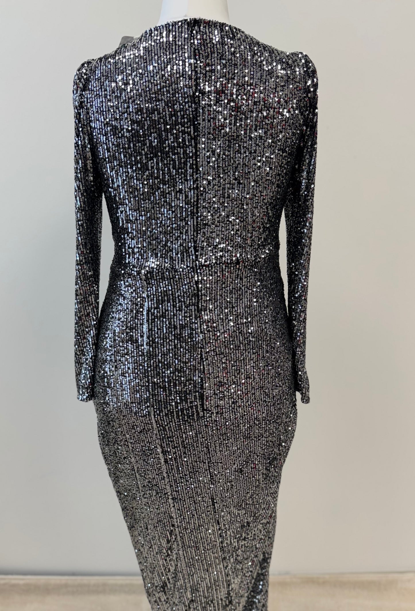 Edles Pailletten-Abendkleid in Wickeloptik