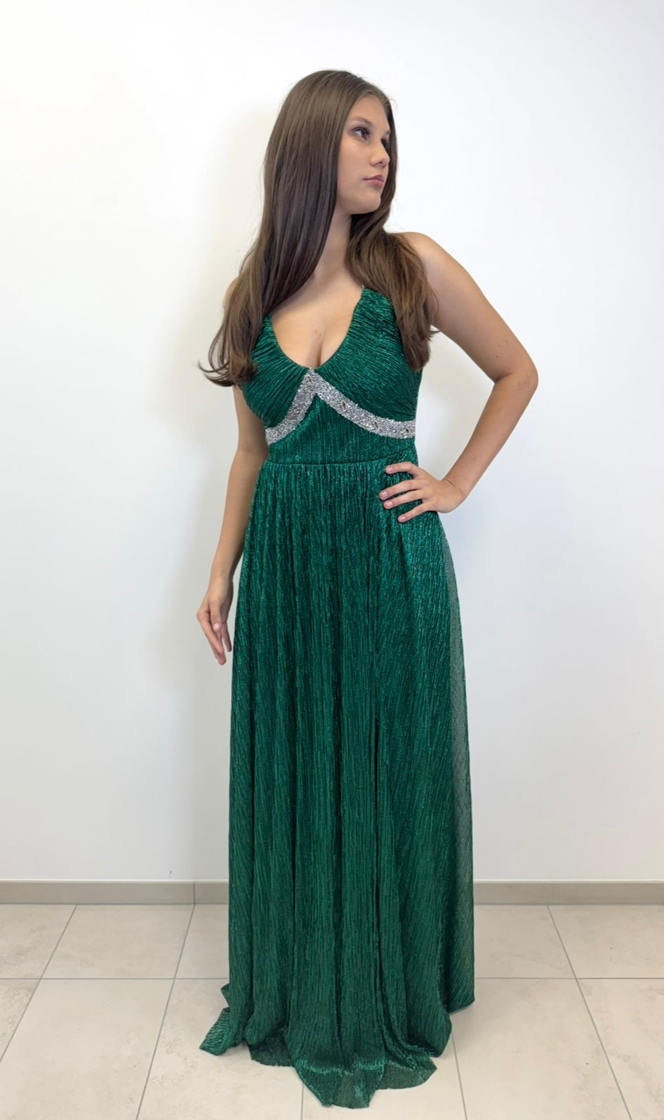 Glamouröses Abendkleid mit silbernen Glitzerträgern