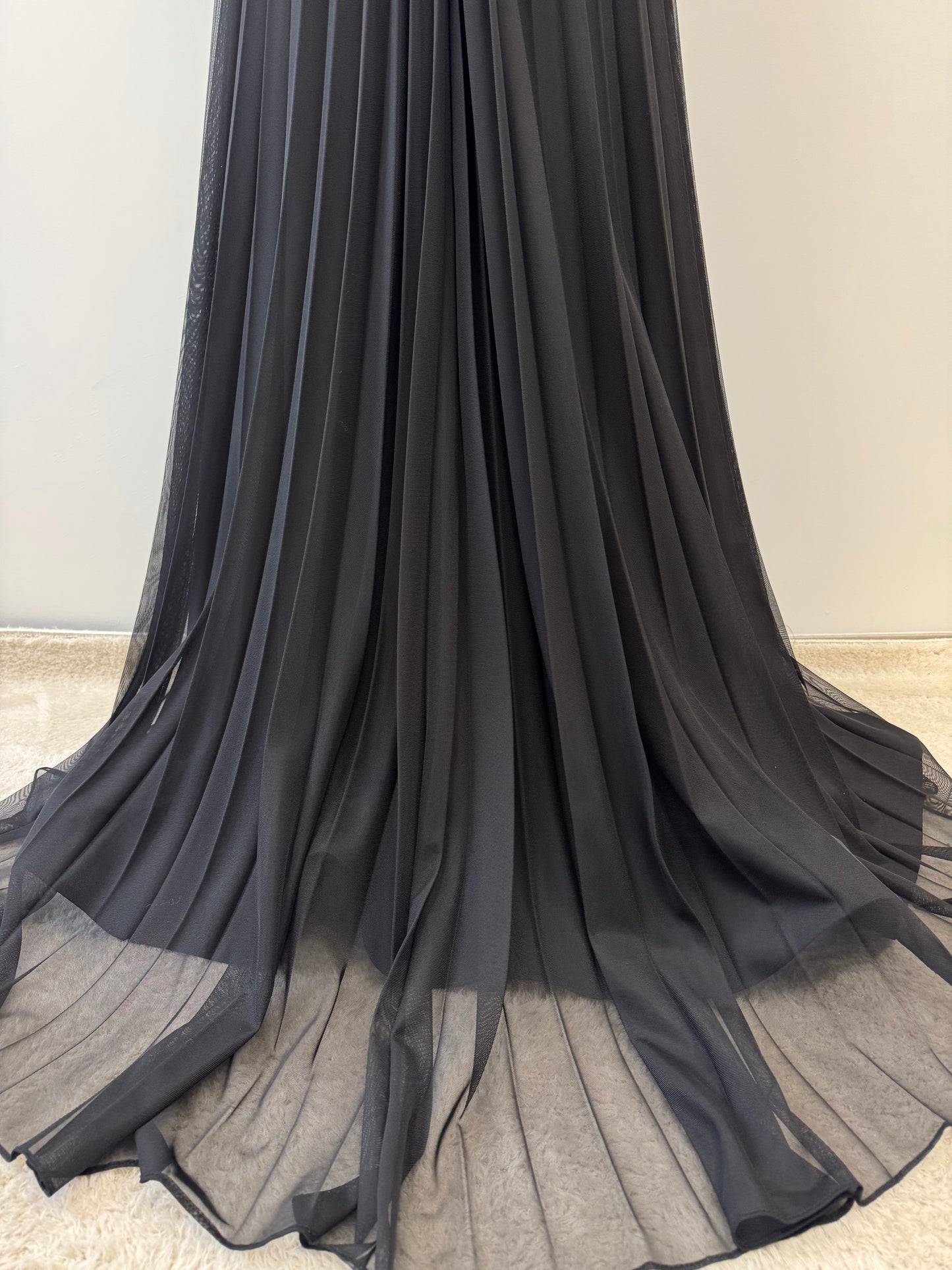 Elegantes Plissee-Abendkleid mit Korsagen-Oberteil