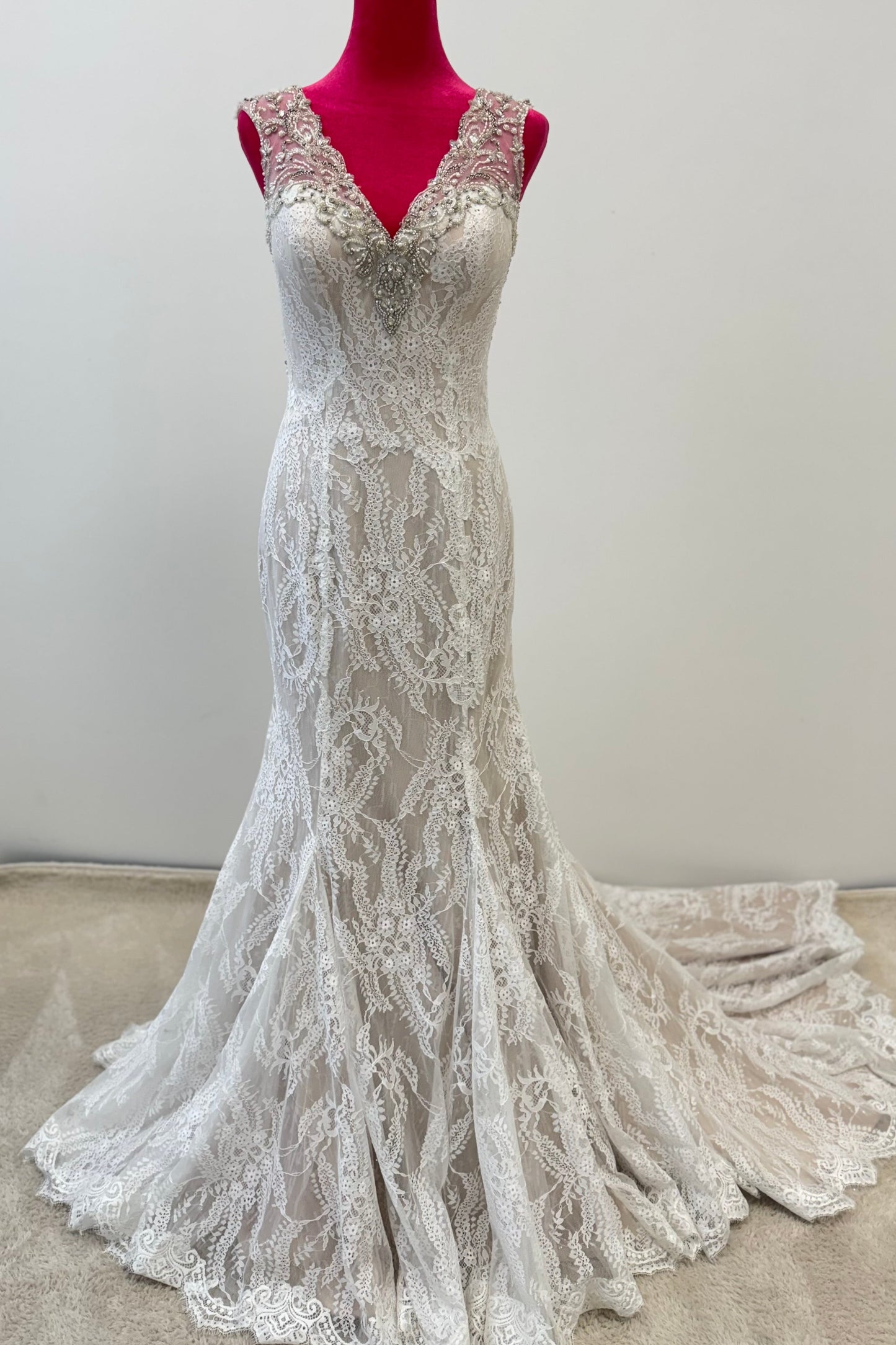 Exklusives Designer-Brautkleid im romantischen Vintage-Look – nur einmal verfügbar