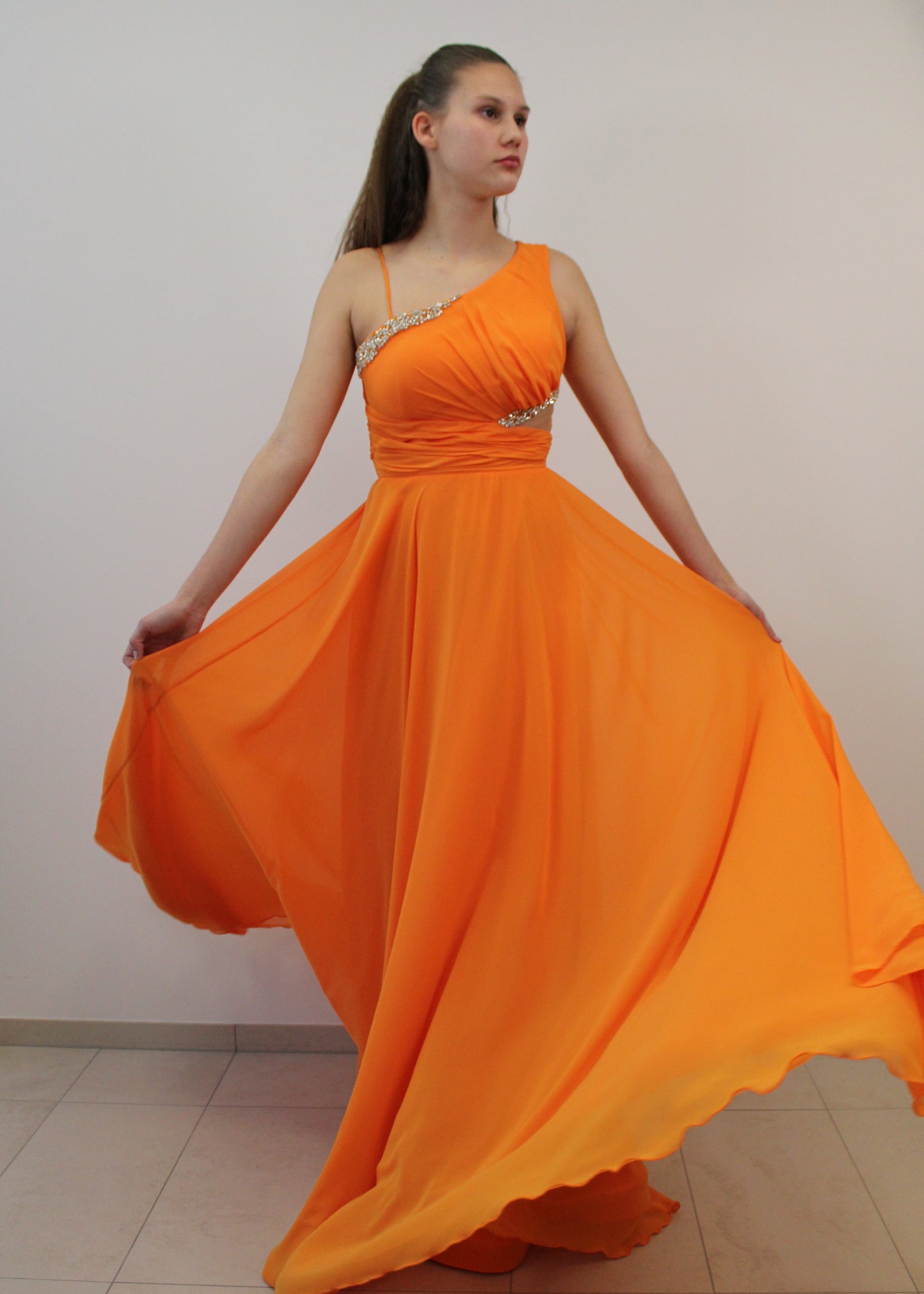 Kleid mit One-Shoulder und Cutout‘s