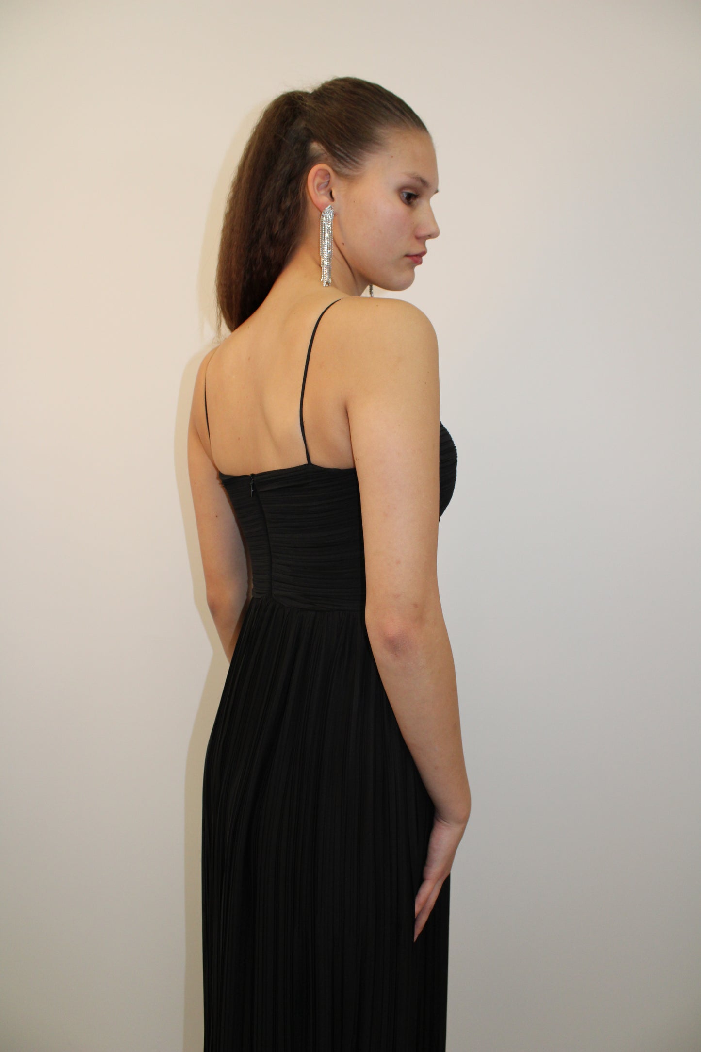 Plissiertes Maxikleid mit fließender Silhouette RO-8001 RO-8002 RO-8003