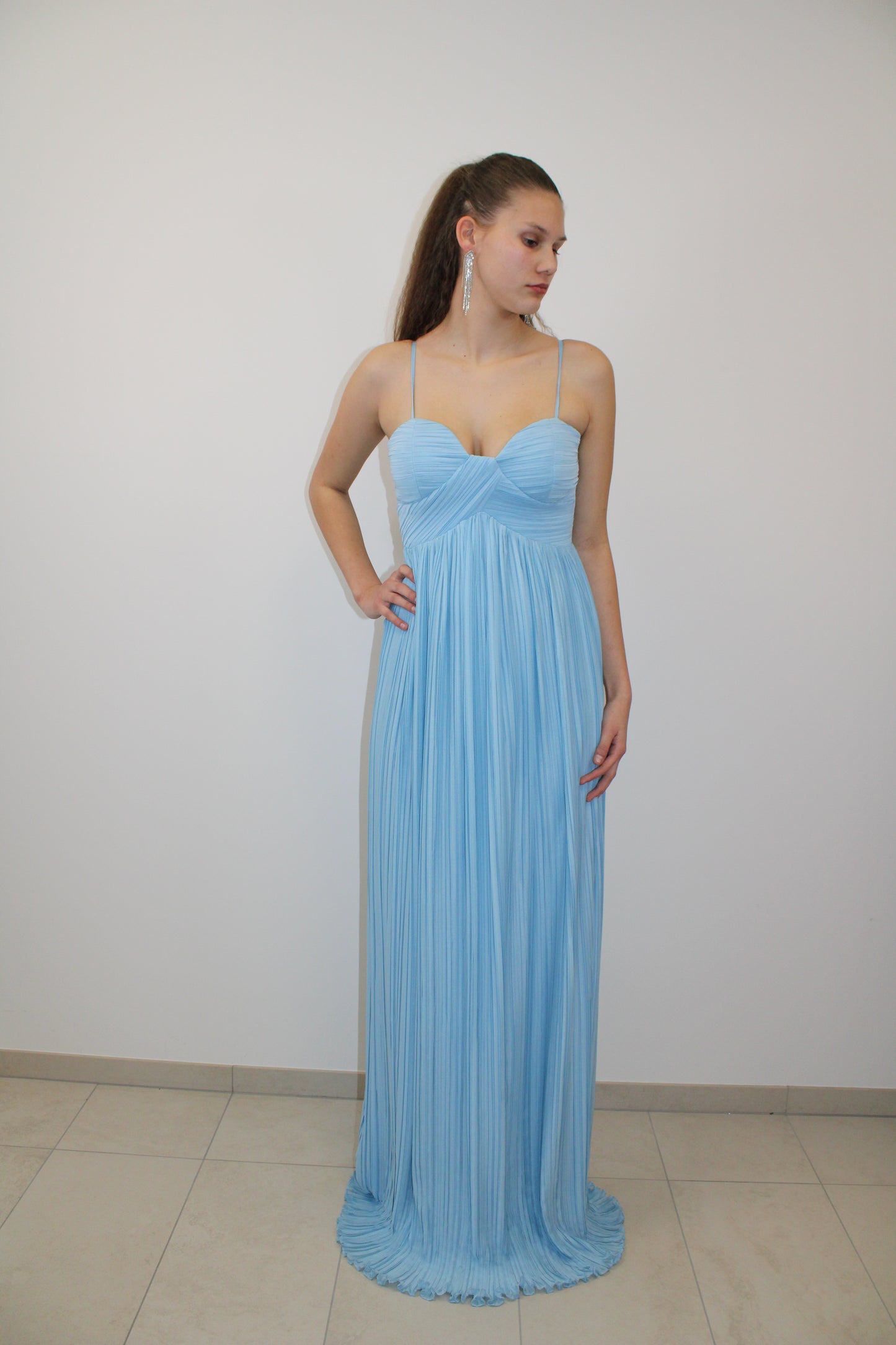 Plissiertes Maxikleid mit fließender Silhouette RO-8001 RO-8002 RO-8003