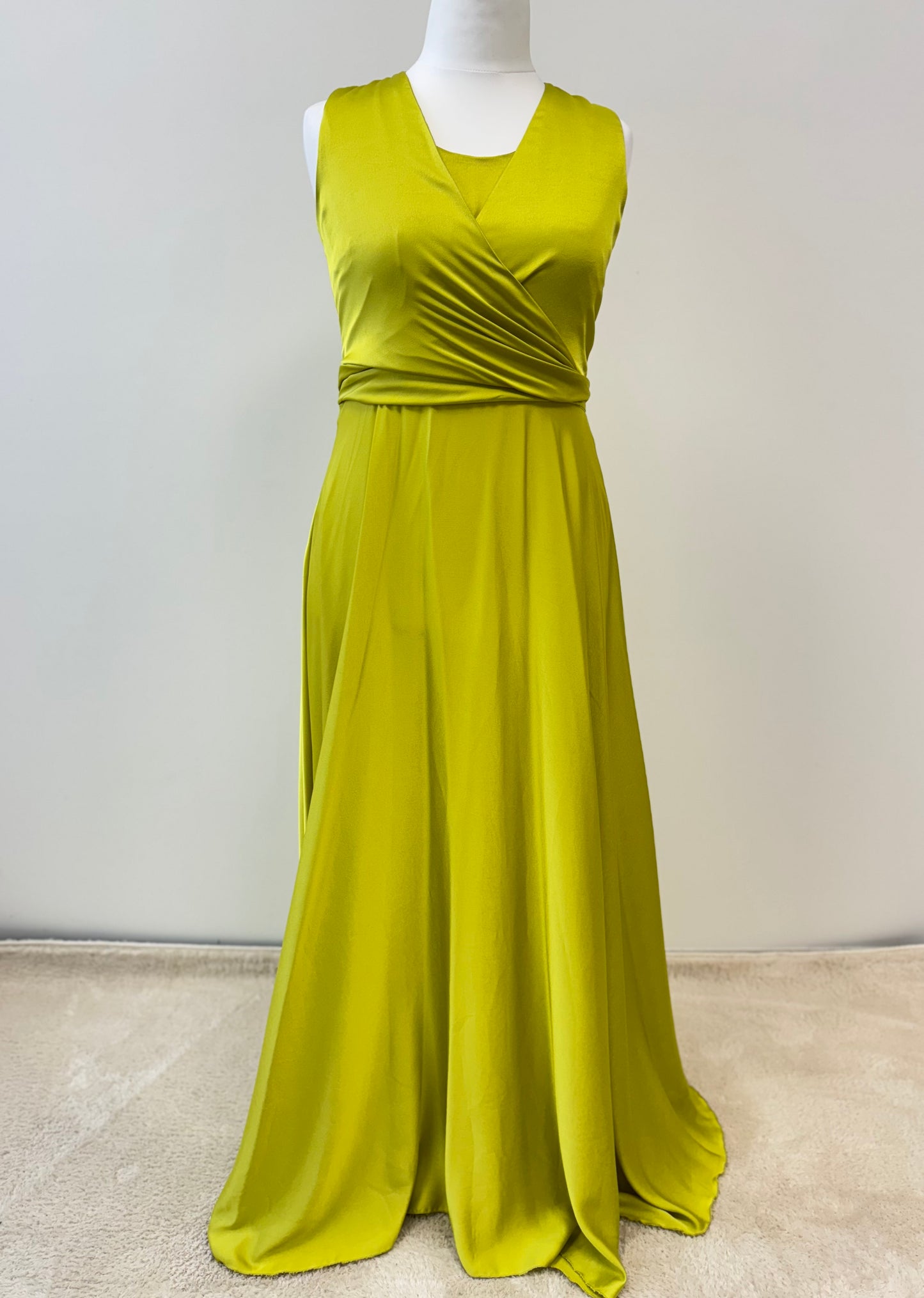 Leichtes, einlagiges Wickelkleid mit fließendem Maxirock