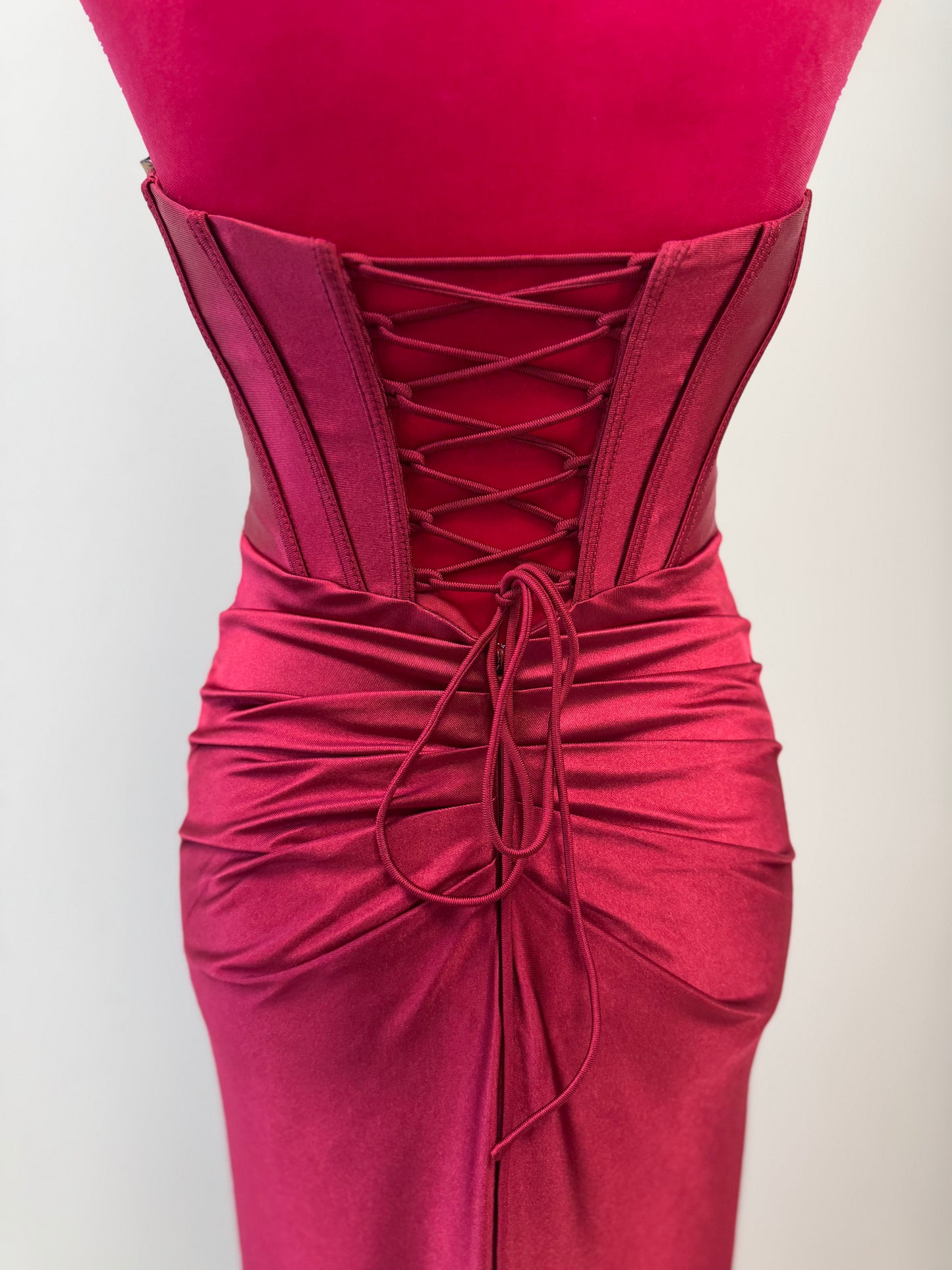 Elegantes trägerloses Abendkleid mit strukturierter Corsage INV-80002 INV-80001