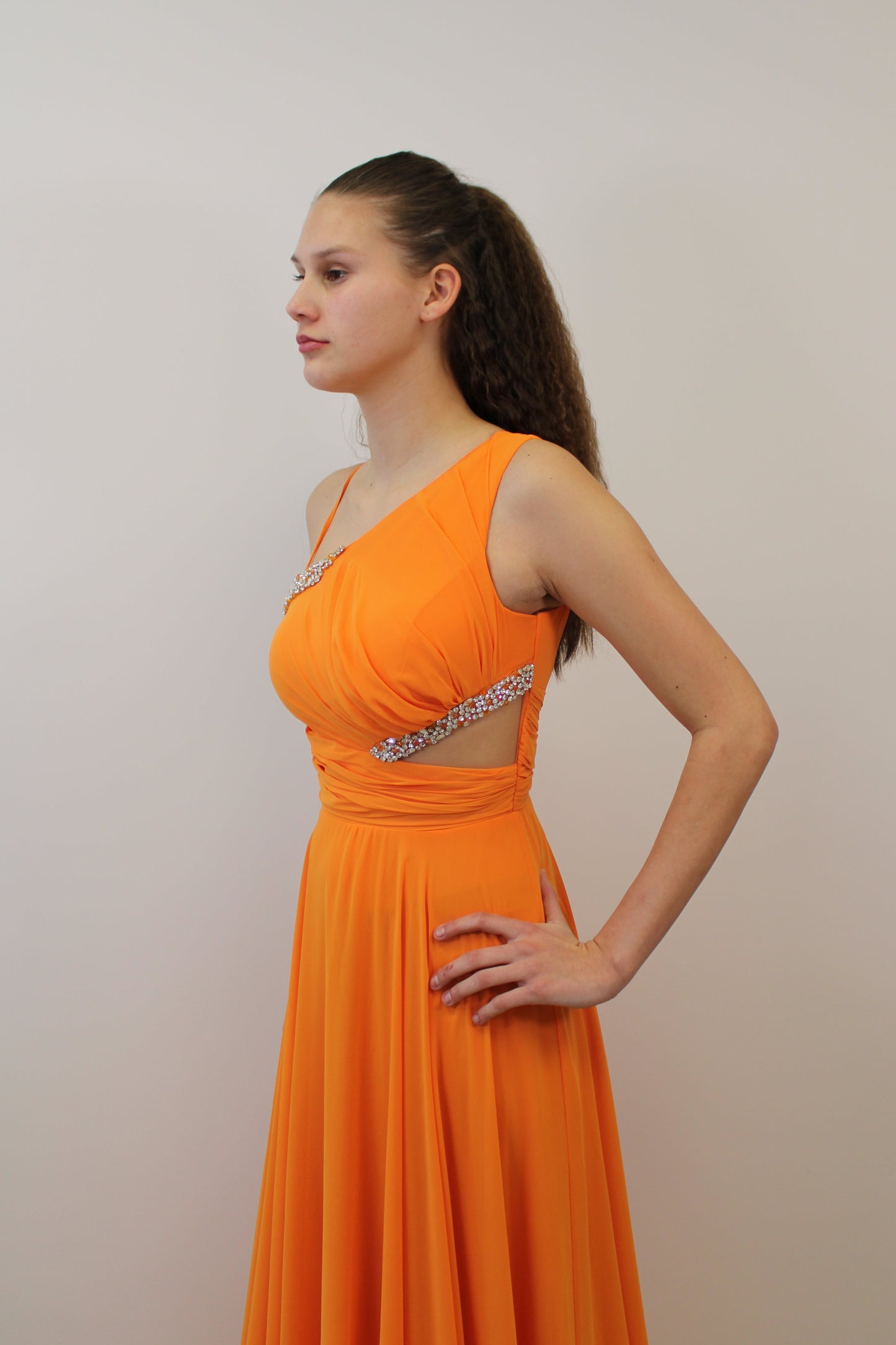 Kleid mit One-Shoulder und Cutout‘s