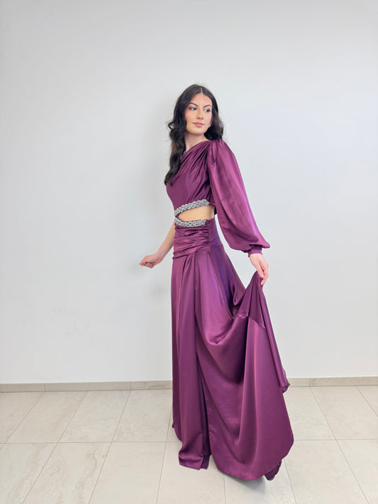 Asymmetrisches Kleid mit einem Ärmel