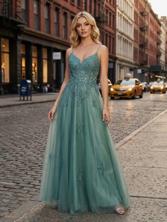 Romantisches Abendkleid mit feiner Stickerei und fließendem Tüllrock ALD-70004