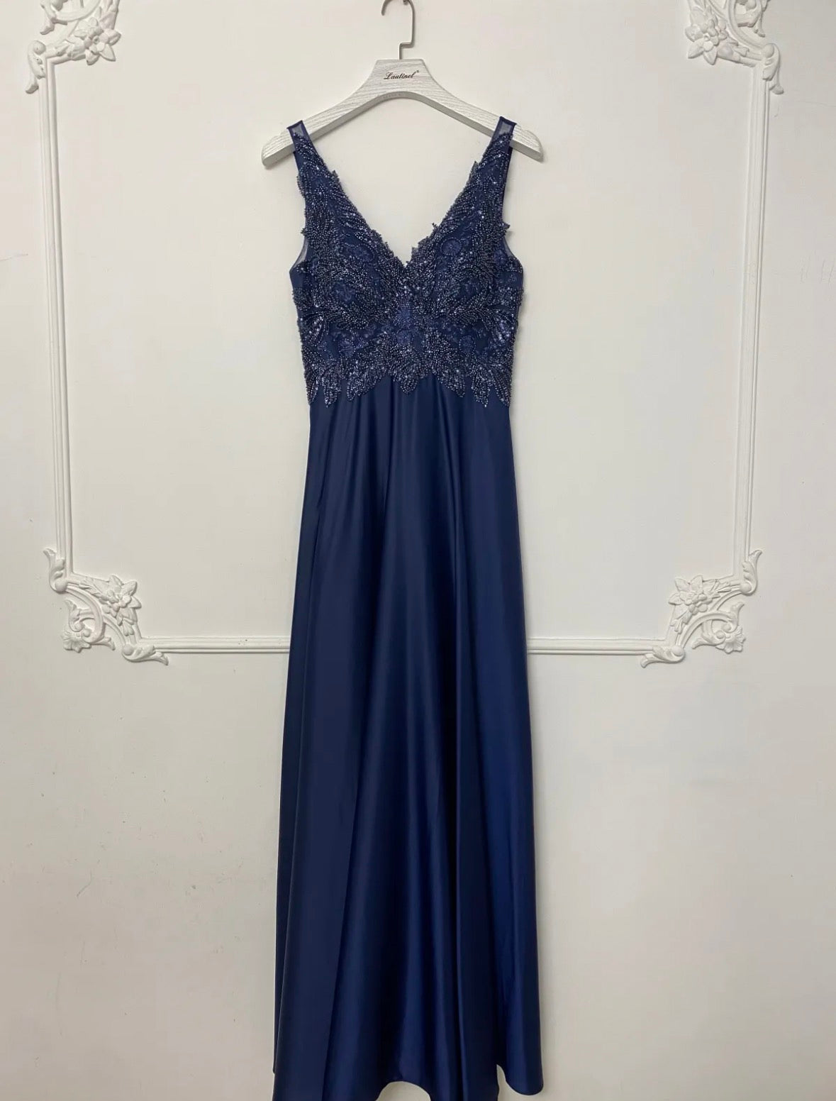 Elegantes Abendkleid mit besticktem Spitzenoberteil LAU-50011 LAU-50012 LAU-50013