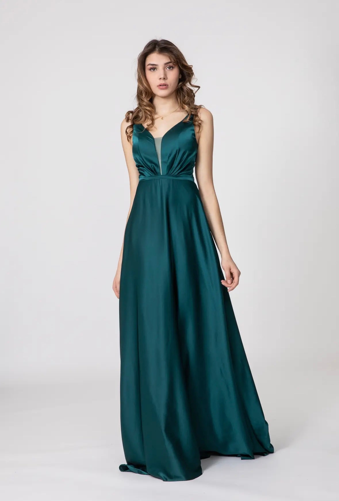 Elegantes Satin-Abendkleid in Smaragdgrün mit V-Ausschnitt